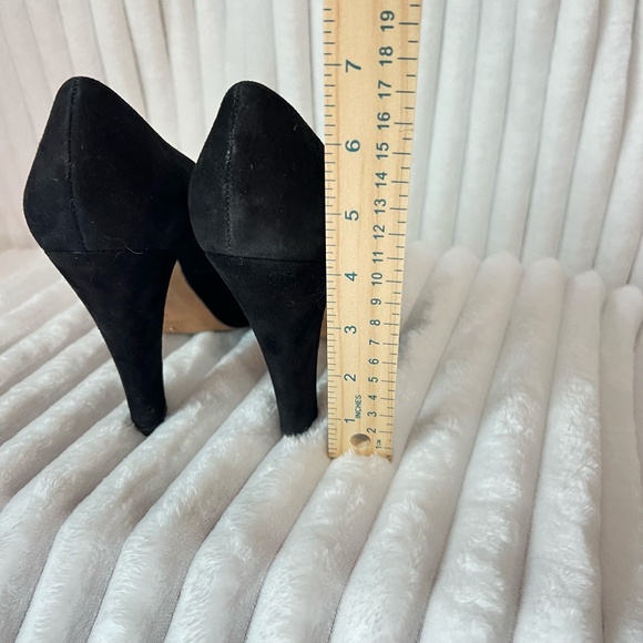 Michael Kors Suede Black 4 1/2 " Heel + 1/2 " Plato Pumps Size 8 1/2 - Picture 11 of 12